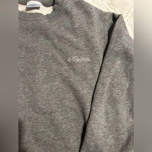 Men’s gray columbia sweatshirt